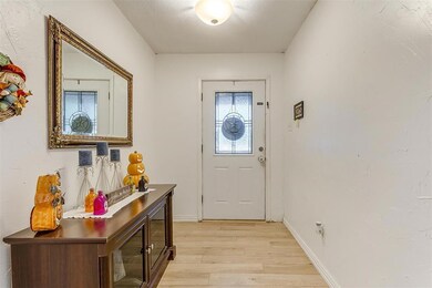 526 N Avenue A, Springtown, TX 76082 - photo 4