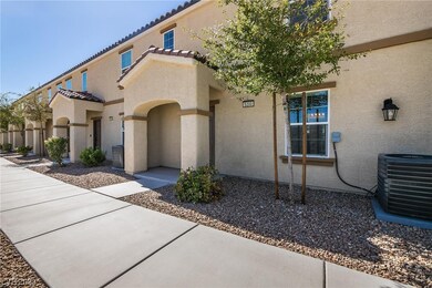 Front Entry - no front neighbor
