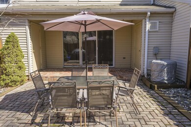 191 Yorkshire Ct - OB patio 3.jpg