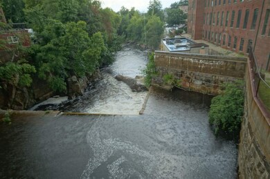 Emerson Mills unit 104, Pembroke, NH 03275 - photo 6