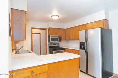 1607 S 18th St, Grand Forks, ND 58201 - photo 7