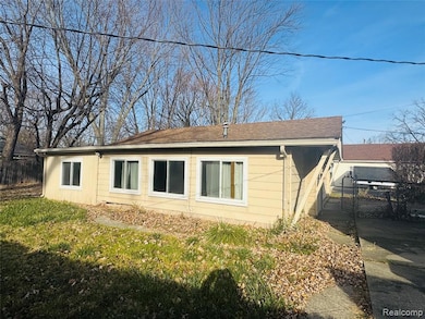 22117 Haynes Ave, Farmington Hills, MI 48336 - photo 5