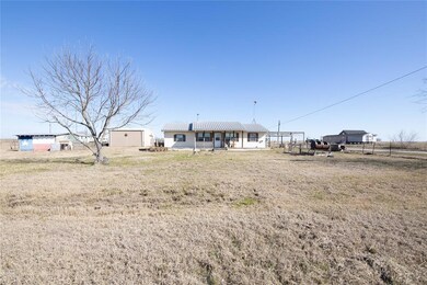 111 Alton Ln, Ennis, TX 75119 - photo 3