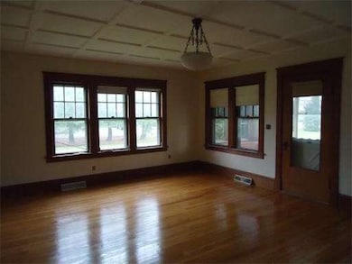 114 Christian Ln, South Deerfield, MA 01373 - photo 4