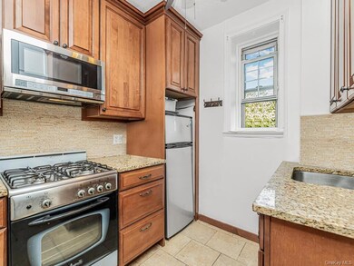 208 Centre Ave unit 1H, New Rochelle, NY 10805 - photo 4