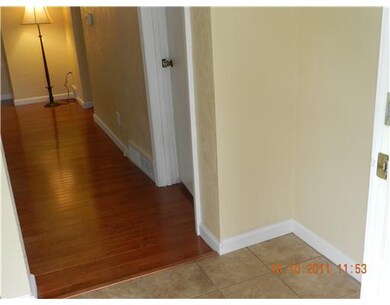Entry/Foyer.