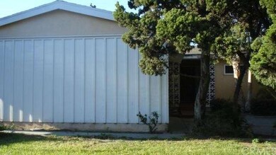 Front view of garage reflecting a setback from Ora