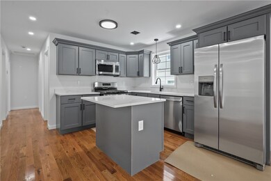 6 Mount Vernon St, Providence, RI 02907 - photo 4