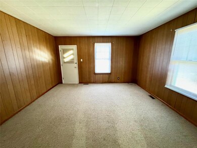 137 W Perry St, Maryville, IL 62062 - photo 4