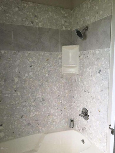 PP7328 THE GREENBRIAR GUEST BATHTUB
