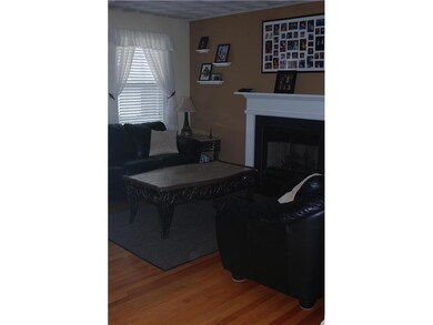 105 Laura Cir, Cranston, RI 02920 - photo 4