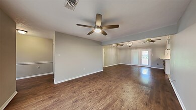 11710 Kirkway Dr, Houston, TX 77089 - photo 3