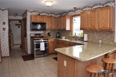 803 Challenger Memorial Dr, Woodville, OH 43469 - photo 4