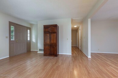 7313 Beulah Church Rd, Louisville, KY 40228 - photo 3