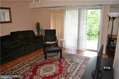 3961 Lyndhurst Dr unit 302, Fairfax, VA 22031 - photo 6