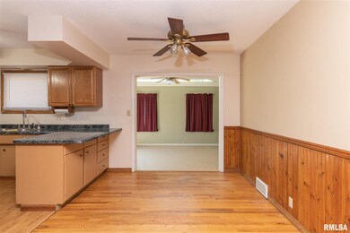 614 Westerfield Rd, Davenport, IA 52806 - photo 2