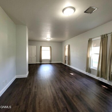 205 S 3rd St, Glen Ullin, ND 58631 - photo 7