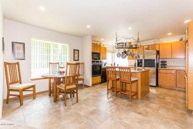Kitchen with Breafast Nook
