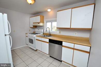 431 Locust St, Moorestown, NJ 08057 - photo 4