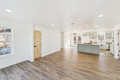 948 N 4386, Pryor, OK 74361 - photo 5