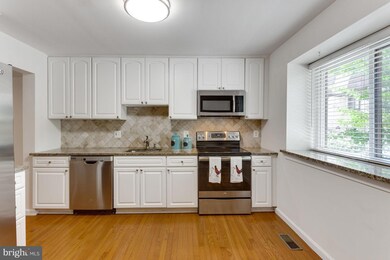 2870 Jermantown Rd unit 30, Oakton, VA 22124 - photo 4
