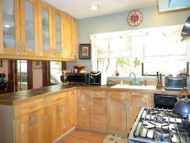 Kitchen has Bosch stove, dishwasher, garbage dispo