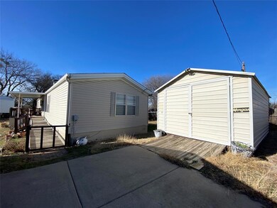 2129 Dove Ln, Cleburne, TX 76031 - photo 3