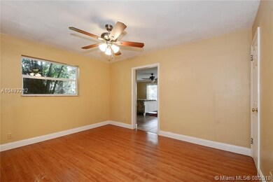 RECONFIGURED MASTER HAS LARGE SITTING AREA, CAN BE