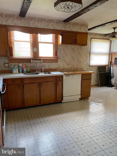 19 N 2nd St, Lemoyne, PA 17043 - photo 4