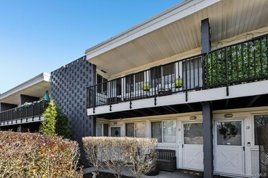 4 Wyndover Woods Ln unit 12, White Plains, NY 10603 - photo 3