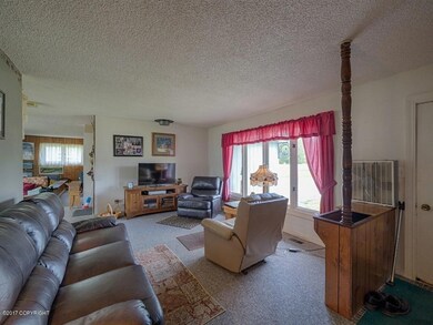 004_Living Room
