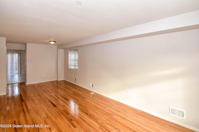 354 Simonson Ave, Staten Island, NY 10303 - photo 3