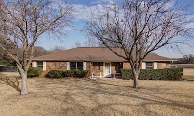 228 De la Cruz St, Weatherford, TX 76085 - photo 3