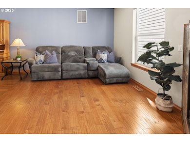 260 Round House Rd, Astoria, OR 97103 - photo 7