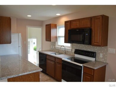 1565 Eastwood Dr, Bethlehem, PA 18018 - photo 3