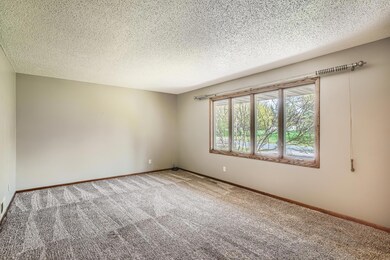 04 Living Room (3).jpg