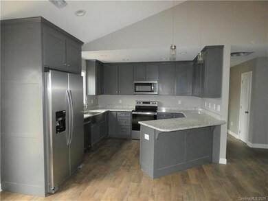 1022 Jennings Rd, Statesville, NC 28625 - photo 7