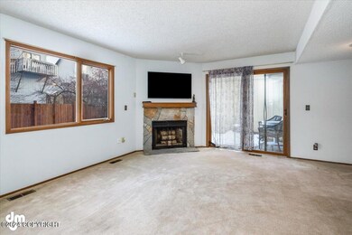 06-Living Room_SLS_-3509