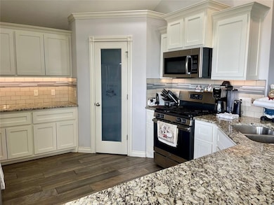 Plenty of counter space, great work area
