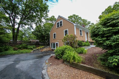 Side showing Apt. Entrance