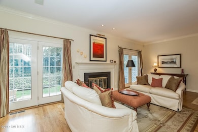 011-Living_Room-4720447-small