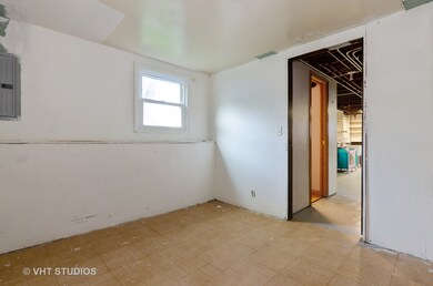 114 Del Rio Rd, Carpentersville, IL 60110 - photo 3