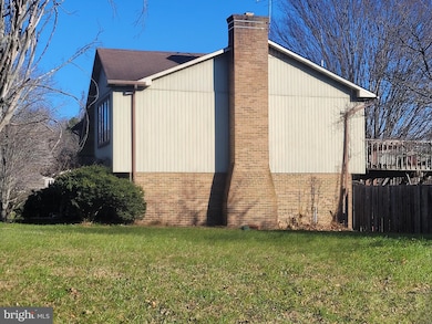 10201 Pine Meadows Ln, Upper Marlboro, MD 20772 - photo 2