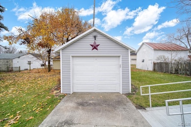 202 E Locust St, Morenci, MI 49256 - photo 3