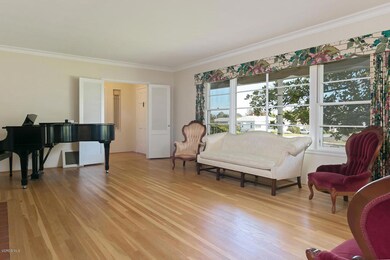 2685 Poli St-MLS_Size-005-1-Living Room-