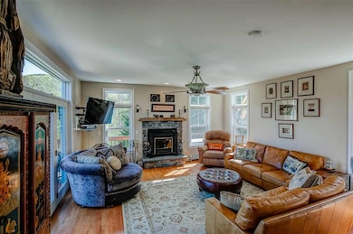 410 Putnam Forest Rd, Stowe, VT 05672 - photo 2