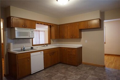 4032 Lynner Dr, Des Moines, IA 50310 - photo 7