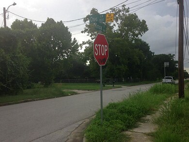 890 Chas Ln, Houston, TX 77091 - photo 4