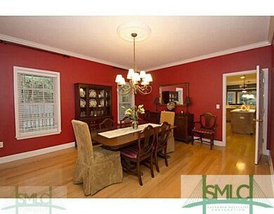 Dining Room. LARGE FORMAL DINING ROOM TO THE LEFT 