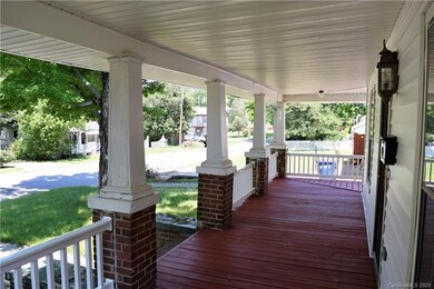 223 Maple St, Statesville, NC 28677 - photo 4